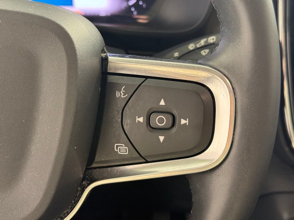 Certified 2024 Volvo XC40 B5 Plus w/ Protection Package Premier AWD/4WD image 30