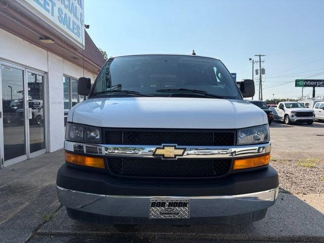 Used 2025 Chevrolet Express 2500 w/ Driver Convenience Package RWD image 2