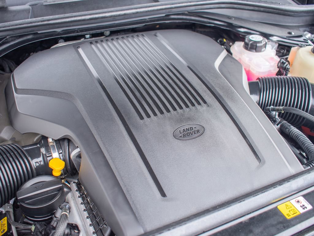 Certified 2025 Land Rover Range Rover SE image 37