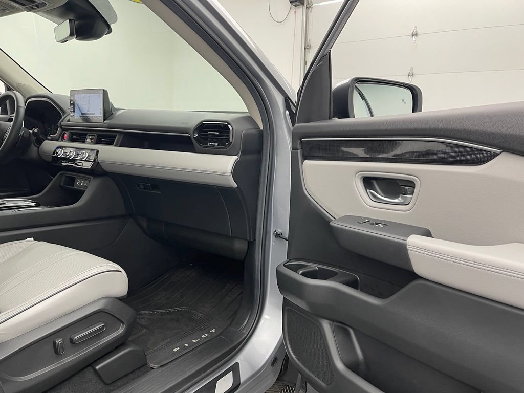 Used 2025 Honda Pilot Elite image 34