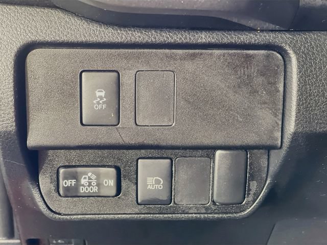 Used 2020 Toyota Tacoma SR5 AWD/4WD image 11
