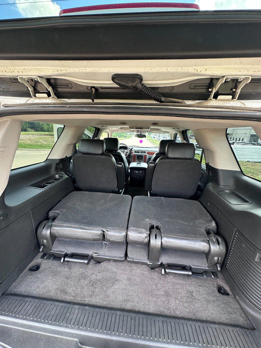 Used 2010 Chevrolet Tahoe LTZ RWD image 18