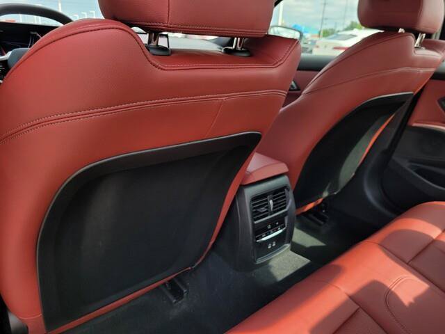 Used 2025 BMW 330i Sedan w/ Convenience Package RWD image 30