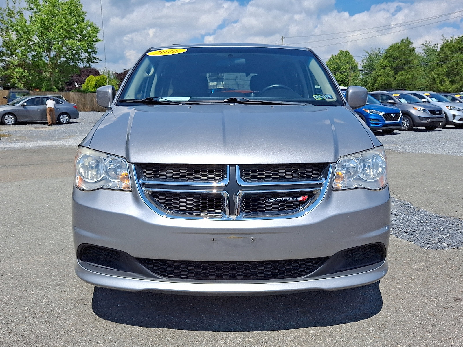 Used 2016 Dodge Grand Caravan SXT image 2