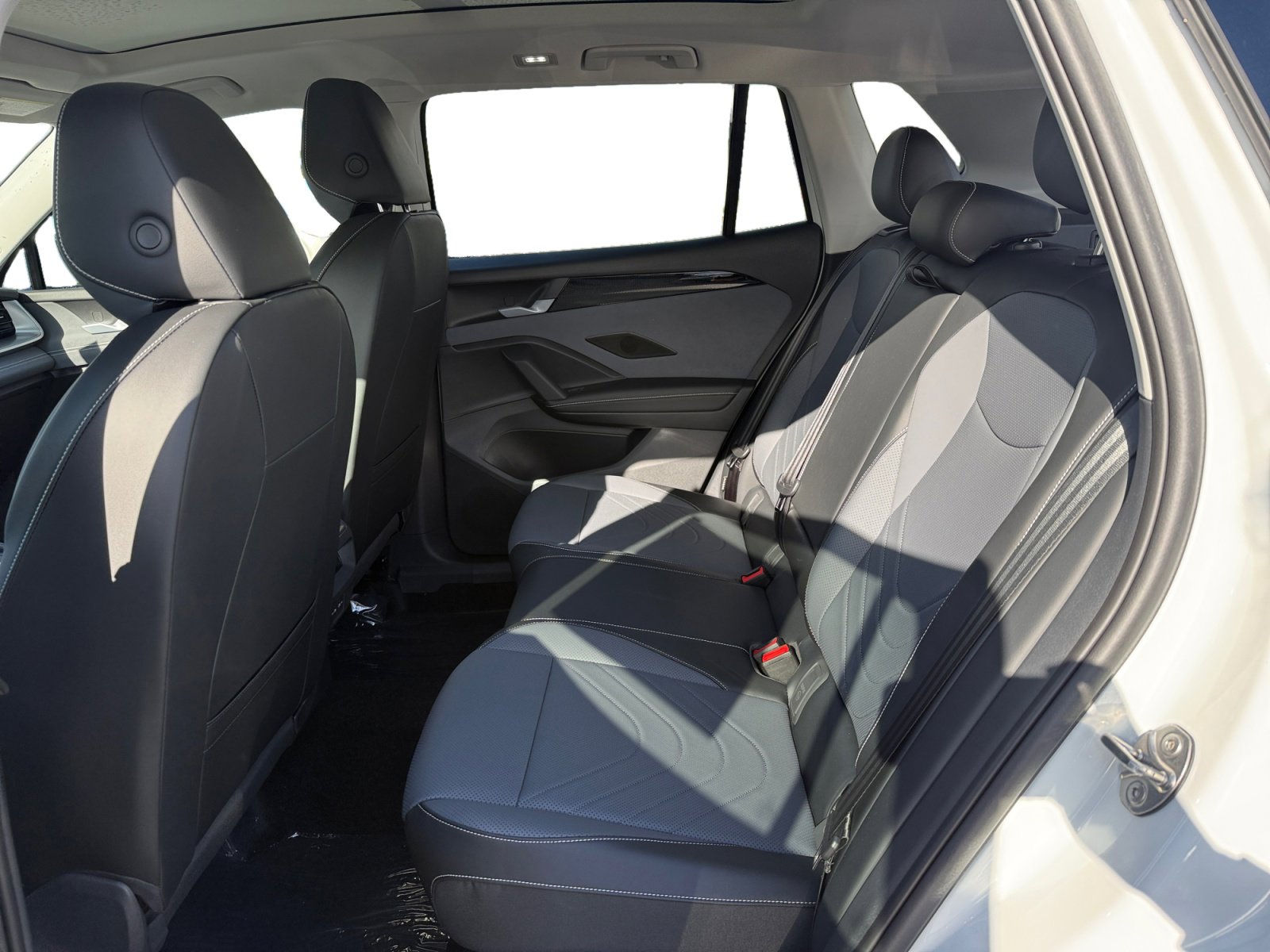 New 2026 Volkswagen Tiguan SE AWD/4WD image 16