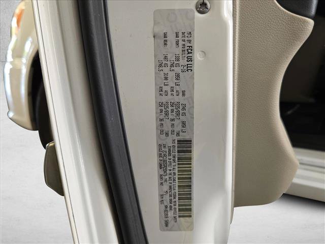 Used 2016 Chrysler Town & Country Touring FWD image 22