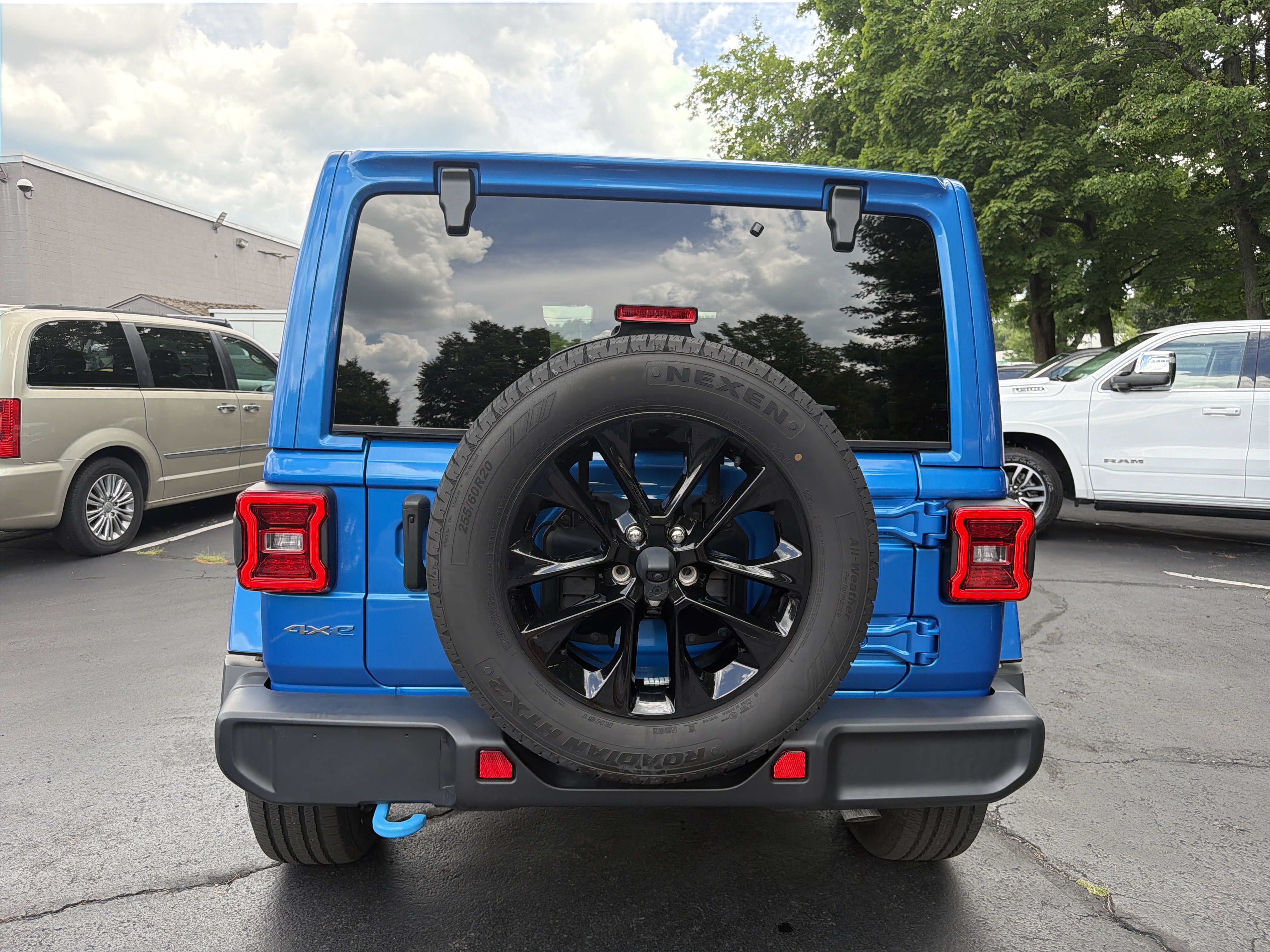 Certified 2024 Jeep Wrangler Unlimited Sahara AWD/4WD image 10