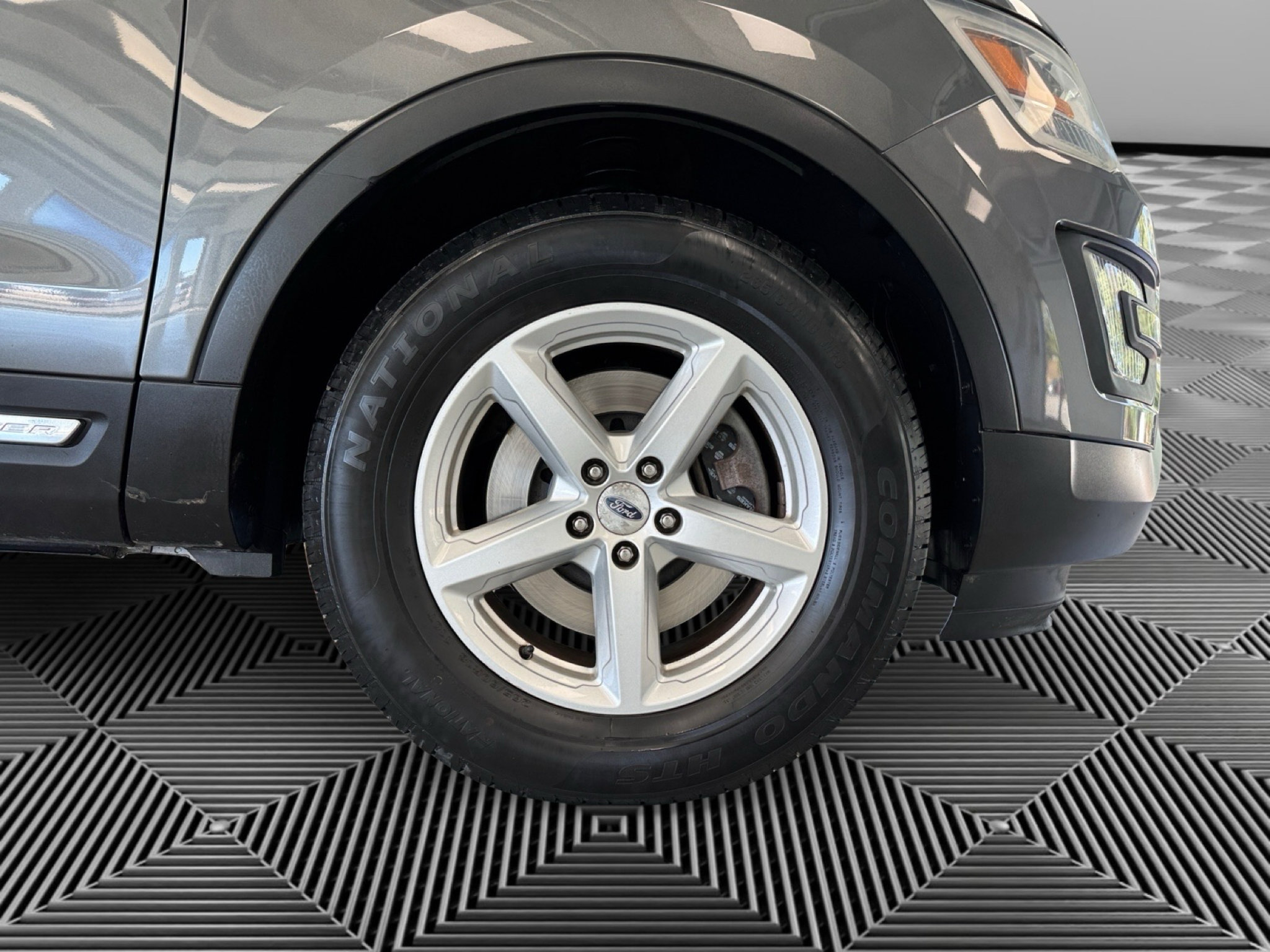 Used 2016 Ford Explorer XLT w/ Equipment Group 202A AWD/4WD image 10