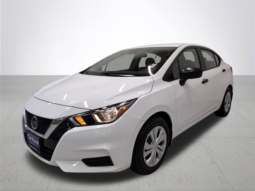 Used 2022 Nissan Versa S image 2