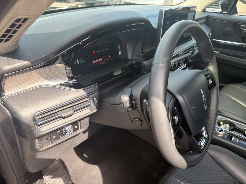 Certified 2025 Lincoln Corsair Reserve w/ Jet Appearance Package AWD/4WD image 21