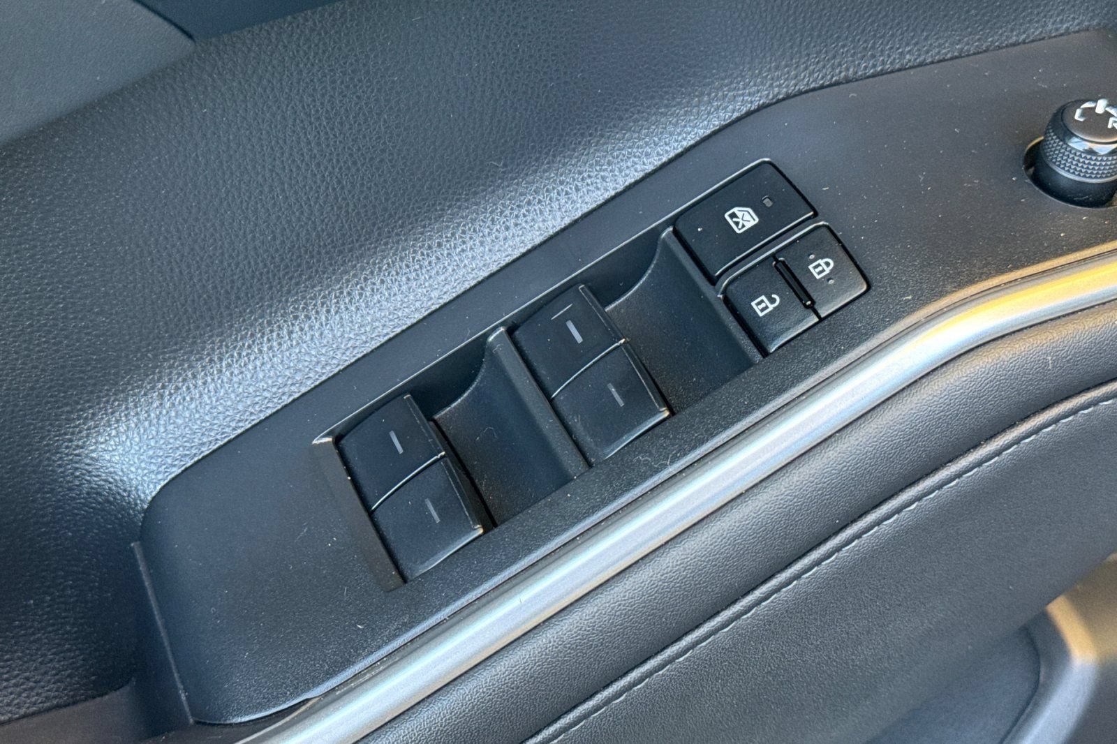 Used 2022 Toyota Highlander XLE FWD image 13