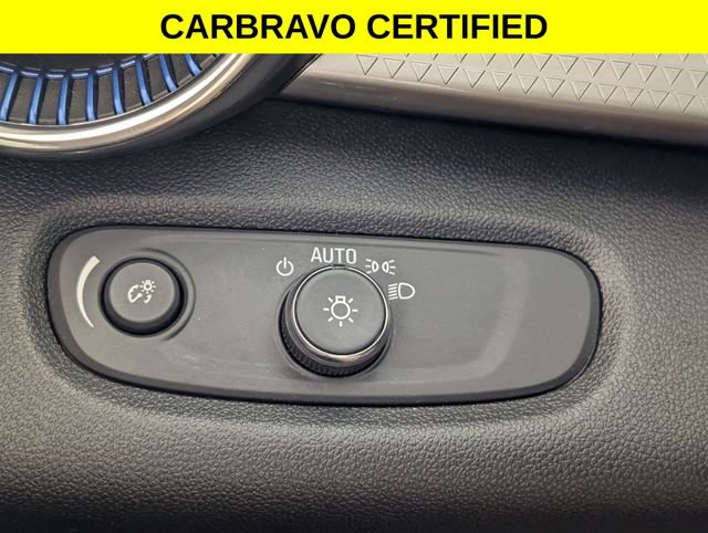 Certified 2025 Chevrolet Trax LT w/ LT Convenience Package FWD image 14