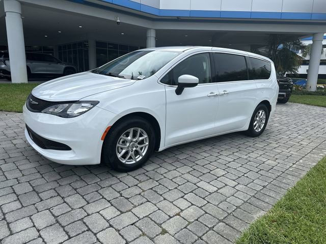 Used 2023 Chrysler Voyager LX FWD image 21