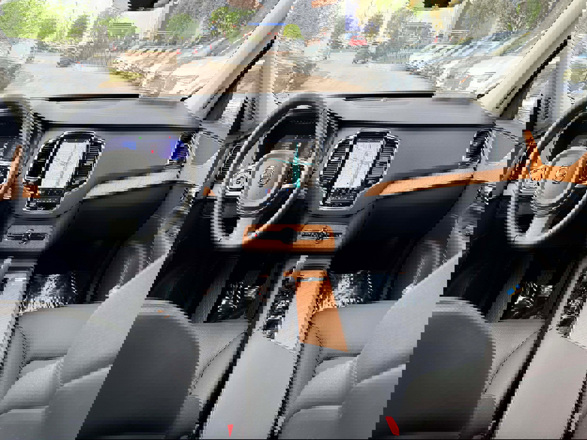 Certified 2025 Volvo XC90 B6 Ultra image 19