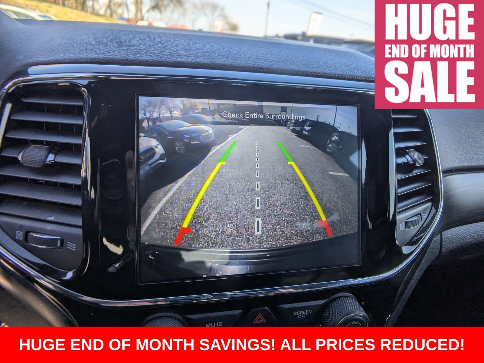 Used 2022 Jeep Grand Cherokee Laredo X image 25