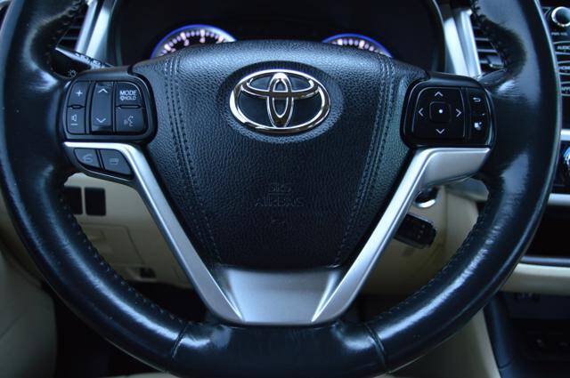 Used 2015 Toyota Highlander XLE FWD image 20