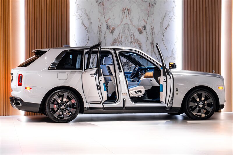 Used 2023 Rolls-Royce Cullinan w/ Cullinan Package AWD/4WD image 5
