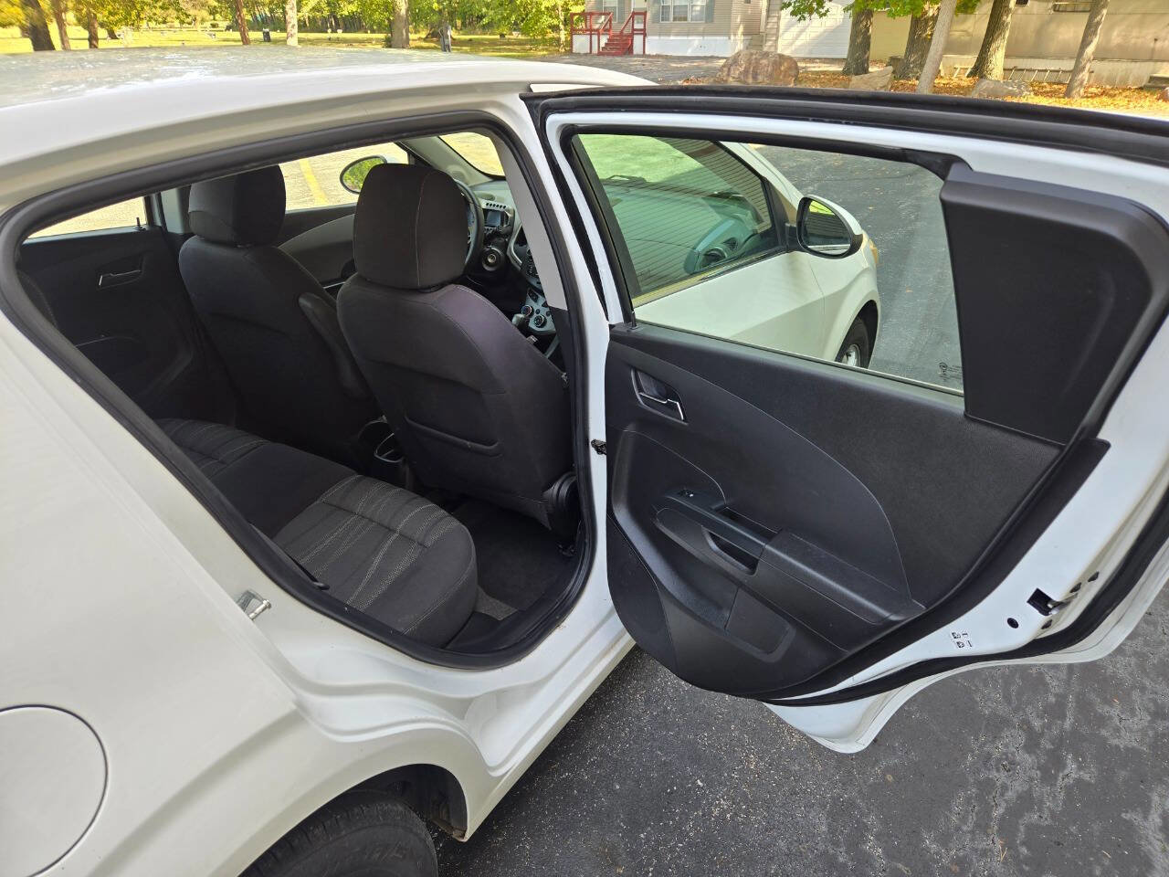 Used 2015 Chevrolet Sonic LT image 30