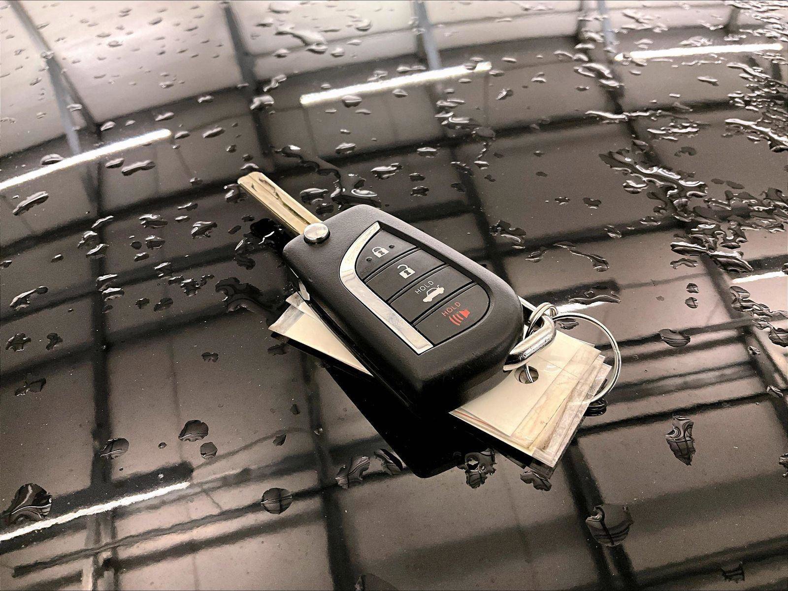 Used 2023 Toyota Camry SE image 9