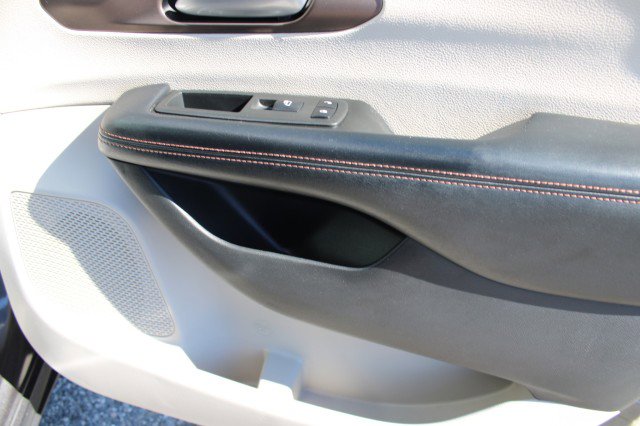 Used 2019 Chrysler Pacifica Touring-L Plus w/ Advanced Safetytec Group image 15