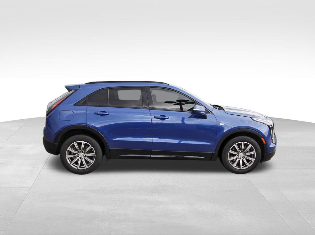 Used 2023 Cadillac XT4 Sport w/ Technology Package FWD image 5