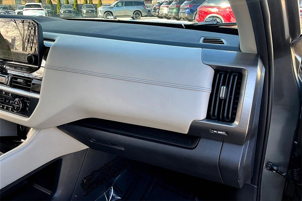 Used 2022 Nissan Pathfinder Platinum w/ Cargo Package image 29