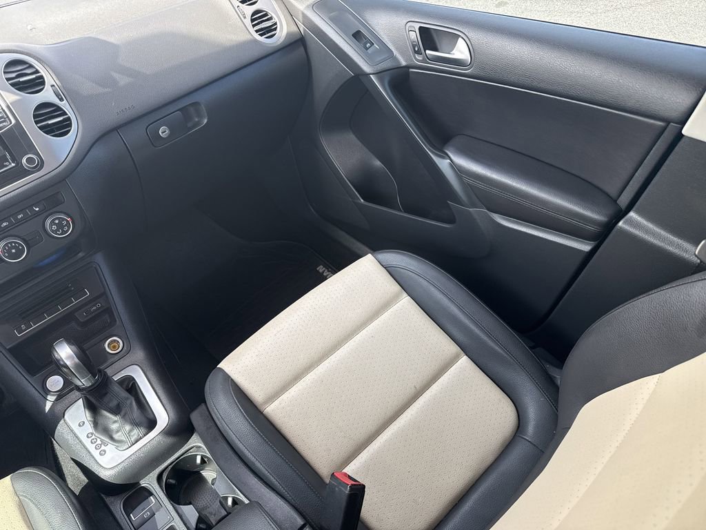 Used 2017 Volkswagen Tiguan S image 25