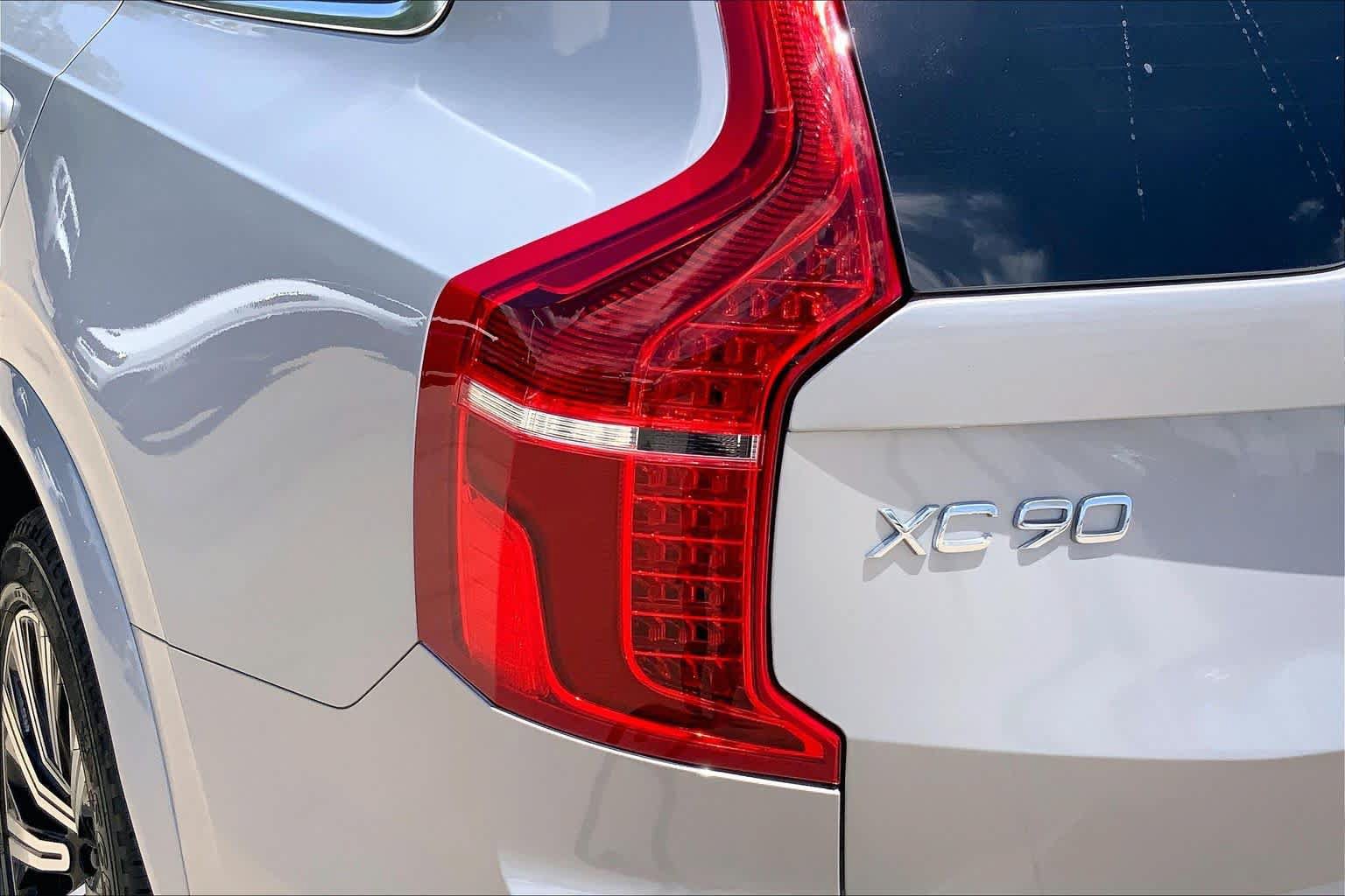 Used 2025 Volvo XC90 B5 Core AWD/4WD image 28