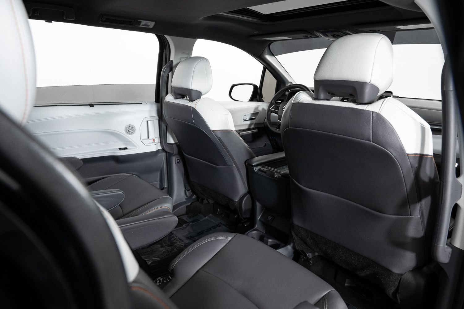 Used 2022 Toyota Sienna XSE w/ XSE Plus Package image 23