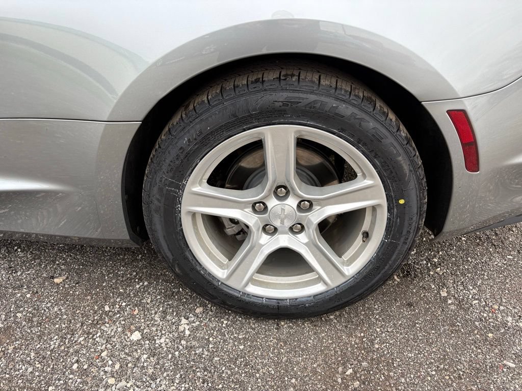 Used 2023 Chevrolet Camaro LT RWD image 18