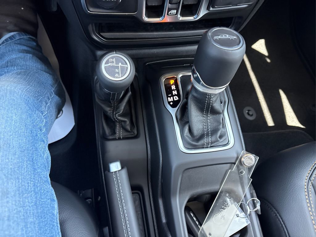 Used 2025 Jeep Gladiator Sport w/ Premium Package image 24