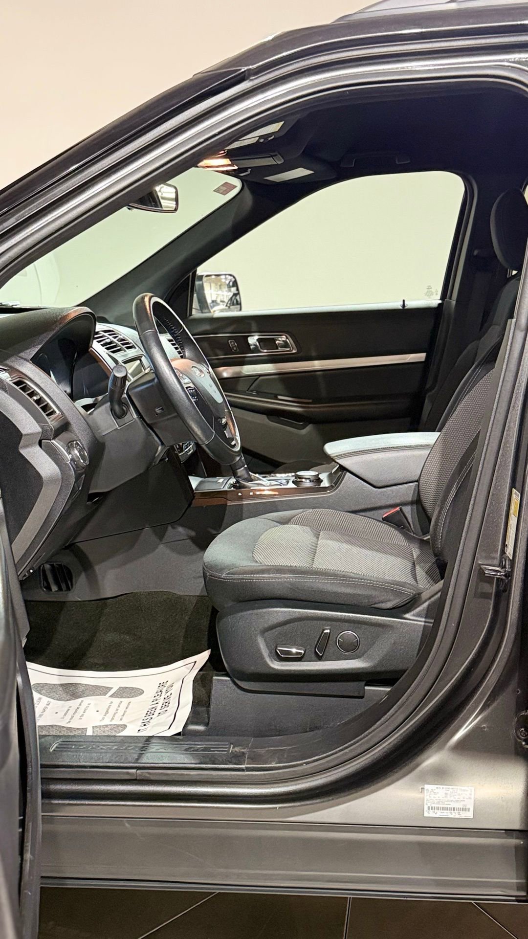 Used 2018 Ford Explorer XLT w/ Equipment Group 201A image 44