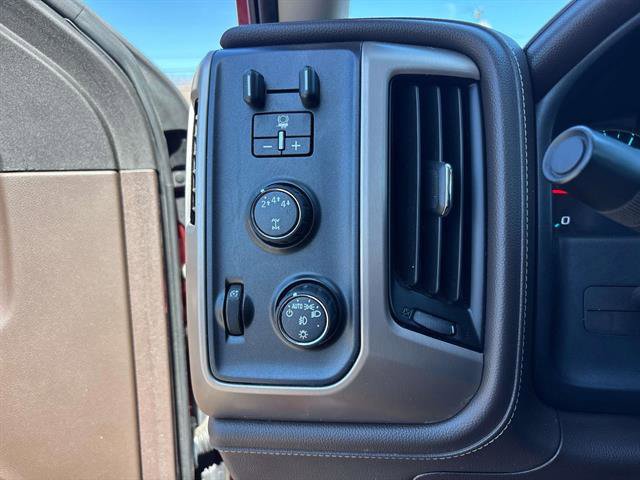 Used 2019 GMC Sierra 2500 Denali w/ Duramax Plus Package AWD/4WD image 17