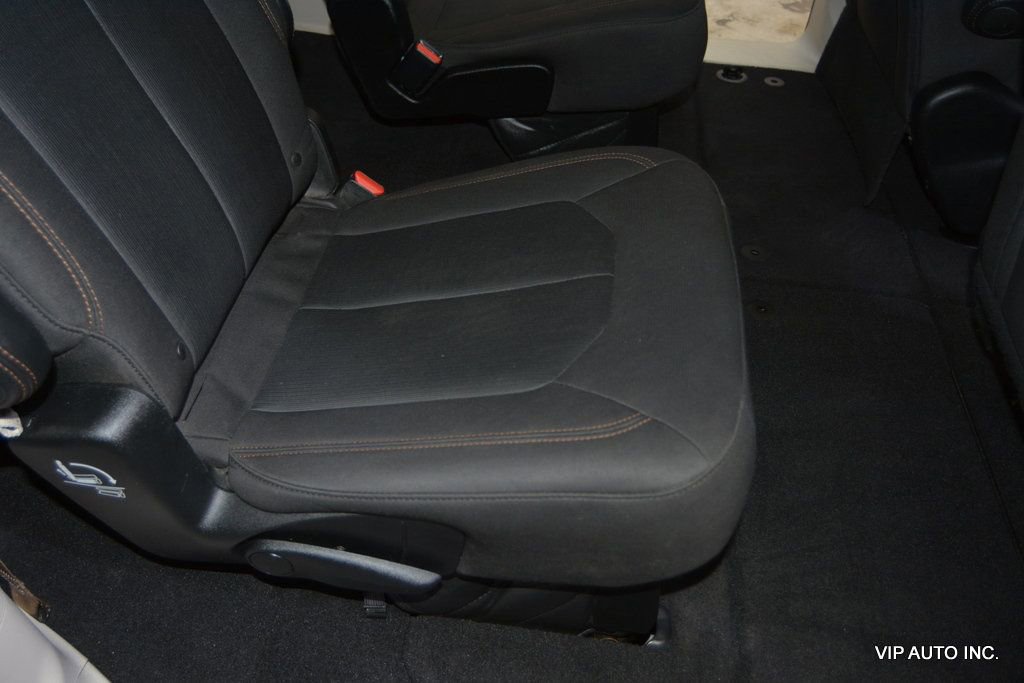 Used 2017 Chrysler Pacifica Touring image 25
