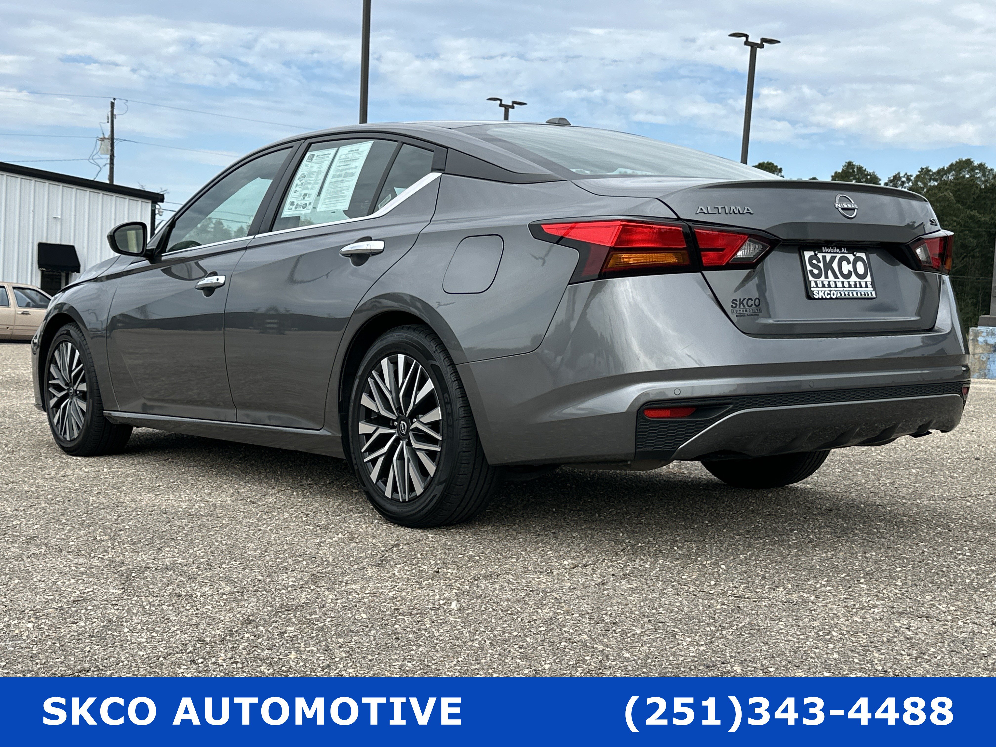 Used 2023 Nissan Altima 2.5 SV FWD image 3
