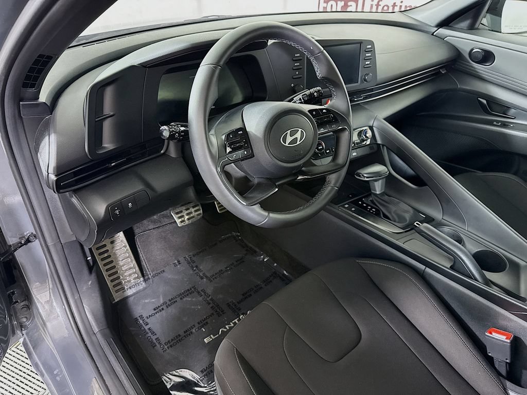 Certified 2025 Hyundai Elantra Sport FWD image 17