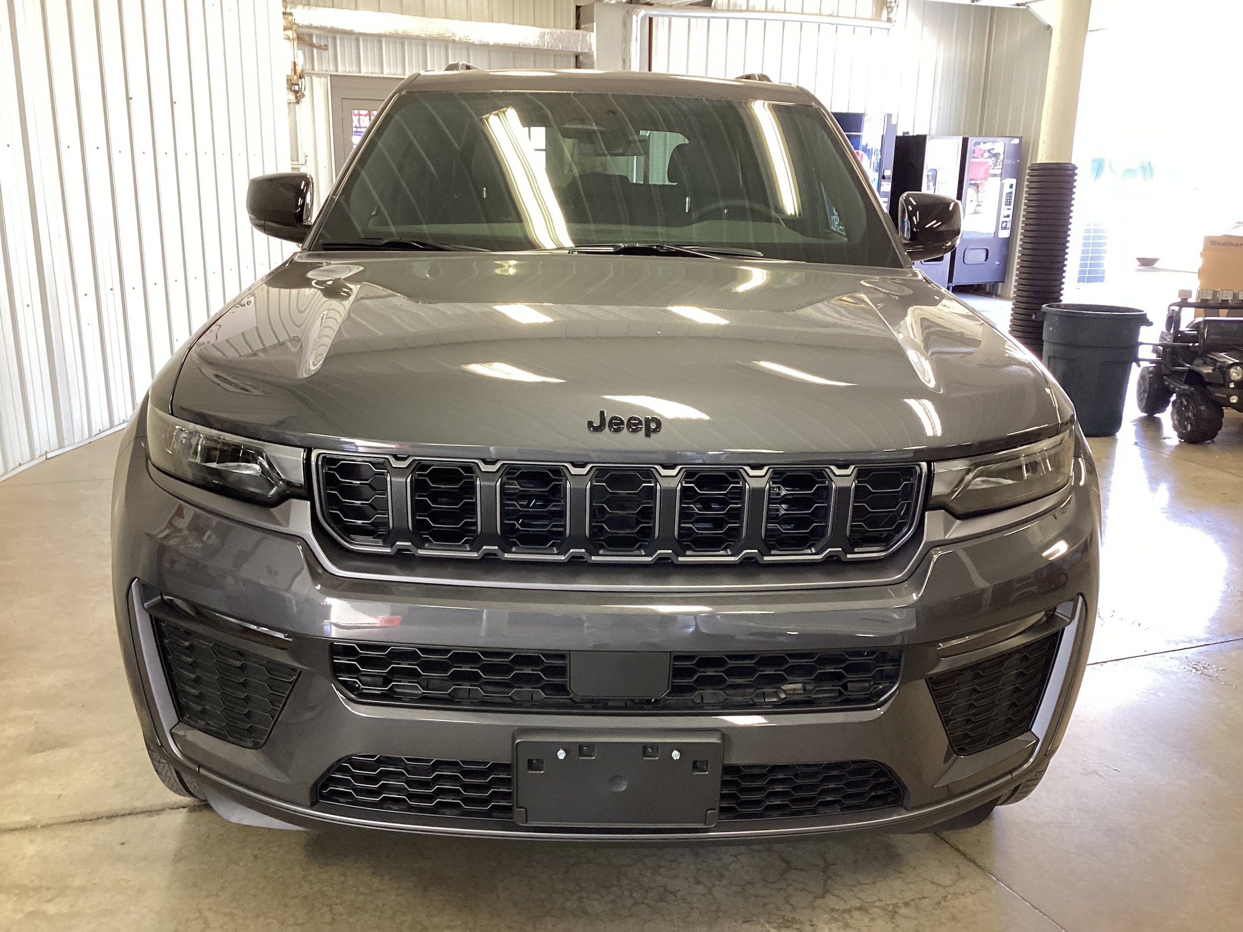 New 2026 Jeep Grand Cherokee Limited w/ Limited Altitude Package AWD/4WD image 9