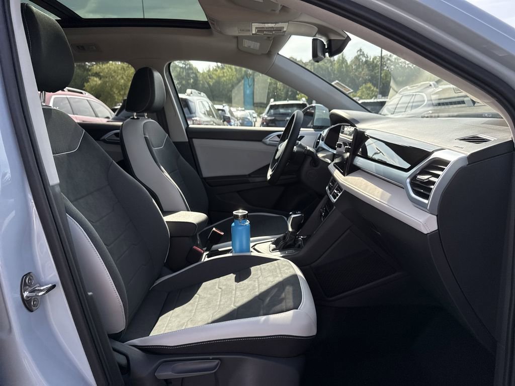 New 2025 Volkswagen Taos SE image 19