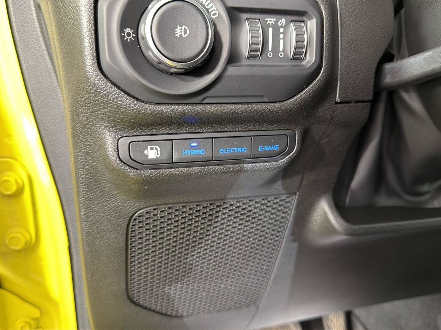 Used 2022 Jeep Wrangler Unlimited Sahara w/ Cold Weather Group AWD/4WD image 28