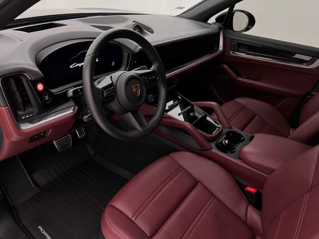 Used 2024 Porsche Cayenne S image 12