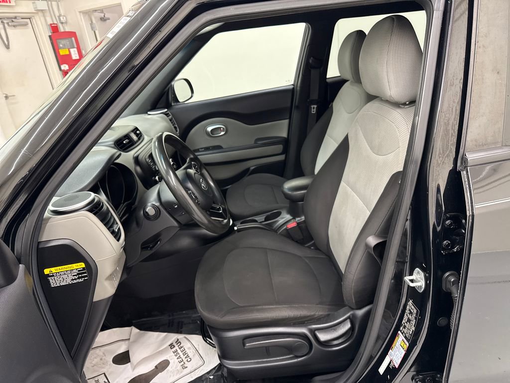 Used 2016 Kia Soul FWD image 13