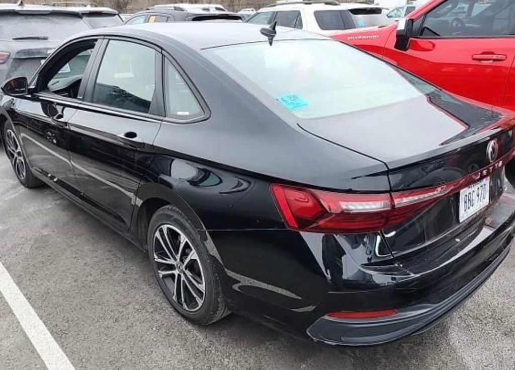Used 2025 Volkswagen Jetta Sport image 3
