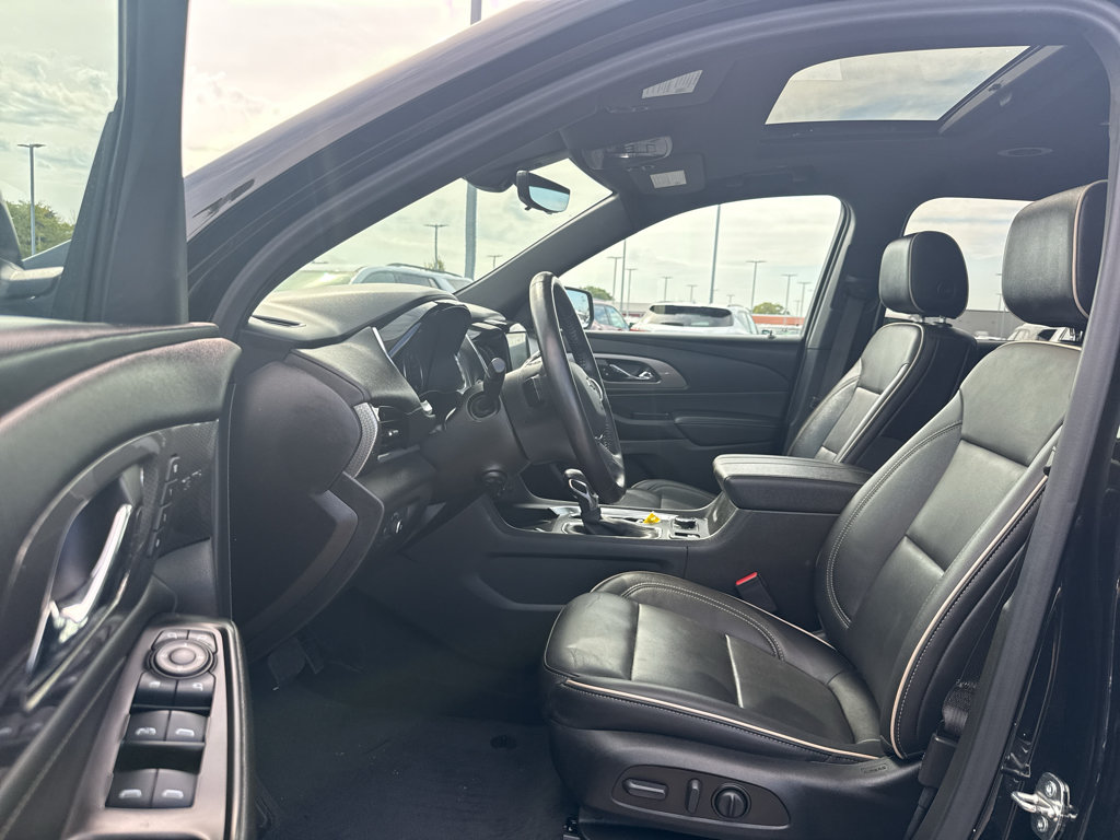 Certified 2022 Chevrolet Traverse Premier w/ Redline Edition AWD/4WD image 11