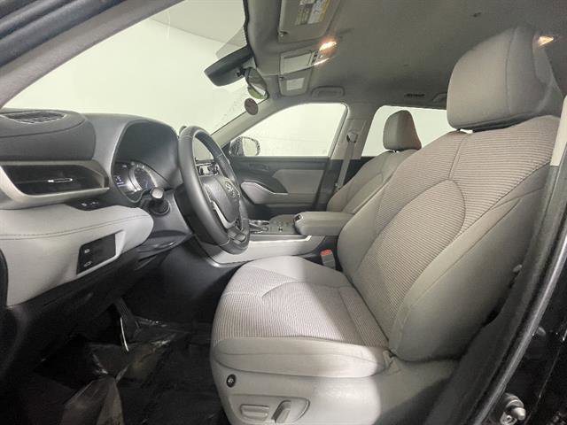 Used 2023 Toyota Highlander LE image 9