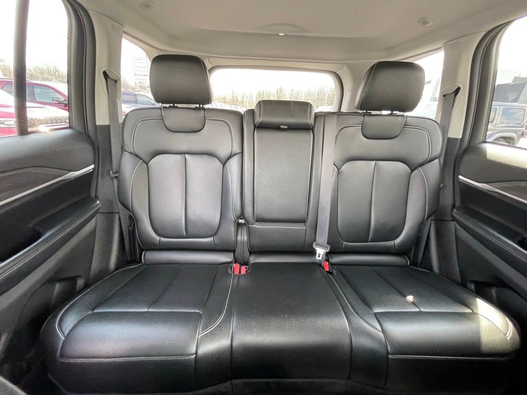 Used 2023 Jeep Grand Cherokee Limited AWD/4WD image 15