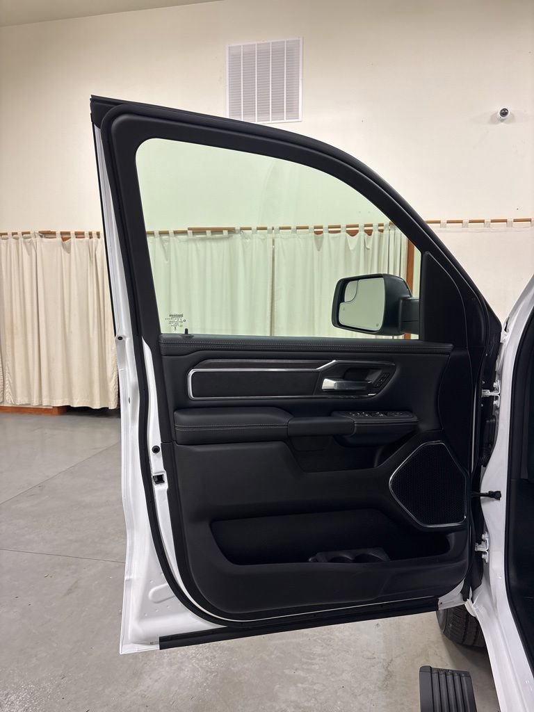 New 2026 RAM 1500 Laramie AWD/4WD image 19