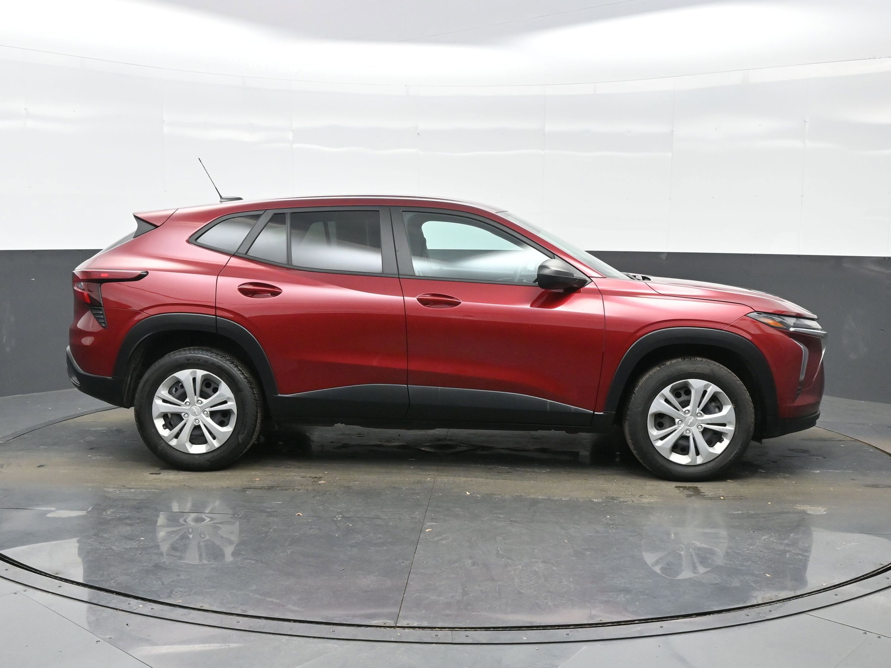 Used 2024 Chevrolet Trax LS w/ Driver Confidence Package image 7