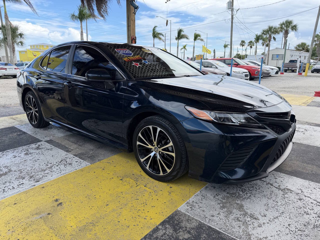 Used 2020 Toyota Camry SE FWD image 2