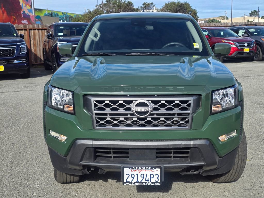 Used 2022 Nissan Frontier SV image 2