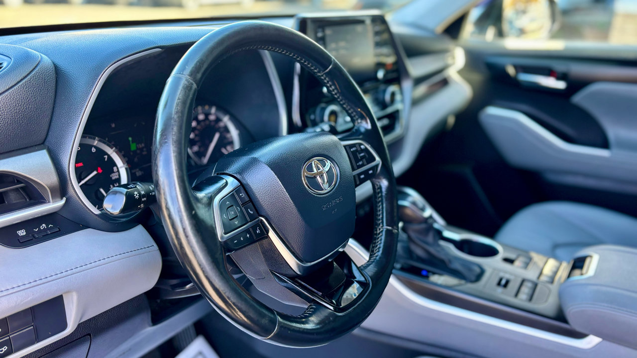 Used 2021 Toyota Highlander XLE image 21